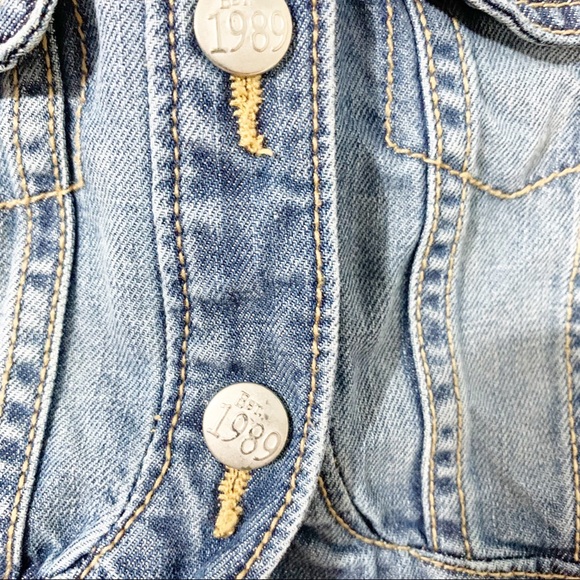 The Children’s Place Color Distressed Jean Jacket Faux Buttons Really Snaps - Picture 4 of 10
